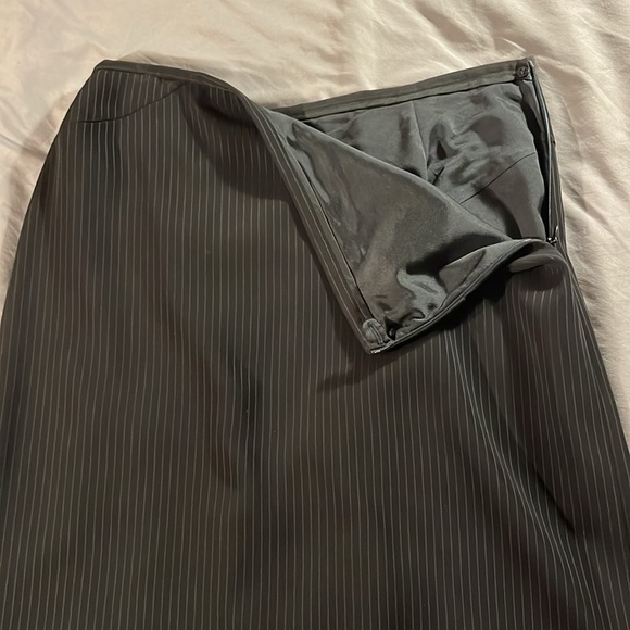 Armani Collezioni Made in Italy Pinstriped Skirt Suit 2 piece - Picture 15 of 16